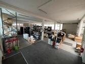 Foto - Lagerfläche mit Büro und abgeschlossenem Raum