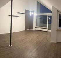 Helle große Dachgeschosswohnung mit Balkon - Burgebrach