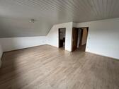Foto - Charmante Dachgeschosswohnung mit großzügigem Wohnbereich