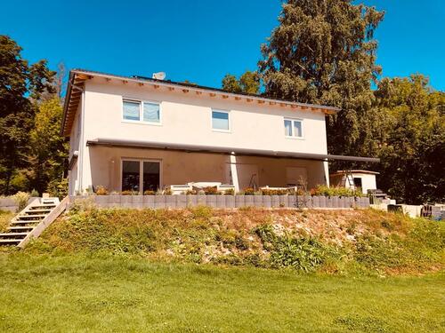 Foto - Freistehendes Einfamilienhaus mit Anliegerwohnung