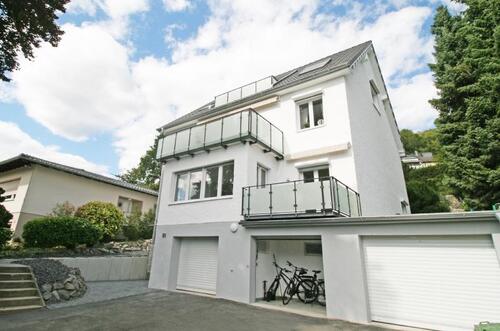 Foto - Lichtdurchflutete und moderne 2-Zimmer-Wohnung mit großer Terrasse, Garten, Balkon und Garage