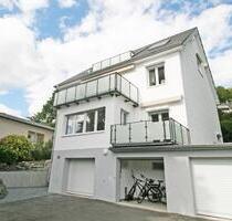 Lichtdurchflutete und moderne 2-Zimmer-Wohnung mit großer Terrasse, Garten, Balkon und Garage - Bonn Küdinghoven