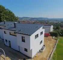 Exklusive Doppelhaushälfte mit Einliegerwohnung und Top Aussicht! - Deggendorf