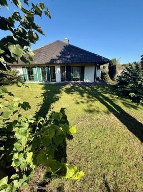 Foto - Teilsaniertes Einfamilienhaus mit Garten, Garage und drei Bädern