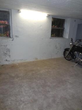 Foto - Stellplatz für Motorrad oder ähnliches Fahrzeug
