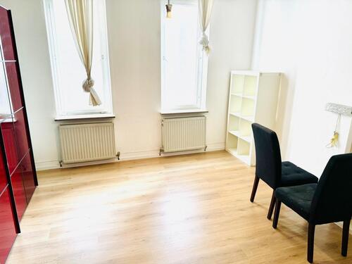 Foto - Frauen WG Zimmer bei Stuttgart Hauptbahnhof - Jobcenter möglich