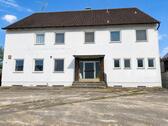 Foto - Alte Gaststätte mit dem großen voll eingeschlossenen Grundstück