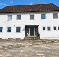 Alte Gaststätte mit dem großen voll eingeschlossenen Grundstück - Aichen