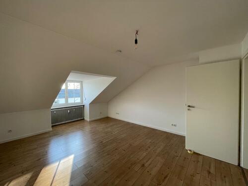 Foto - Helle 2-Zimmer-Dachgeschosswohnung in Landshut-West zu vermieten