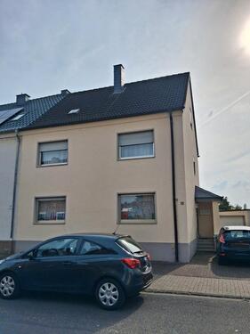 Foto - Gepflegtes Zweifamilienhaus mit Garten und Doppelgarage