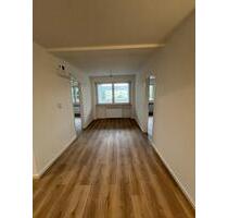 Frisch renovierte 4,5-Zimmer-Wohnung mit Balkon in Königsbrunn - Eichstätt