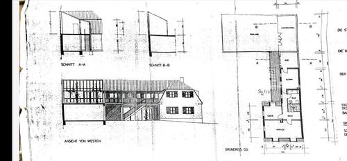 Foto - 2 Parteien Haus und Lagerhalle mit Rolltoren