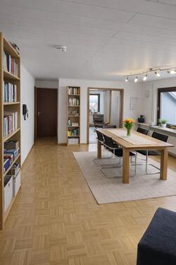 Foto - Helle 5-Zimmer-Wohnung mit Dachbalkon