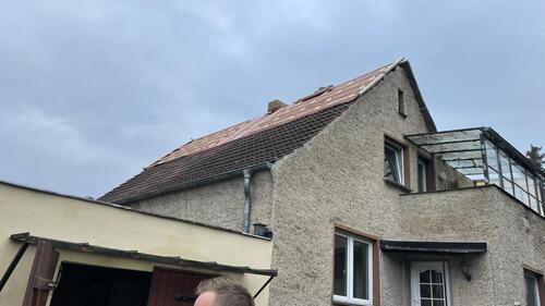 Foto - Grundstück mit sanierungsbedürftiger Bebauung