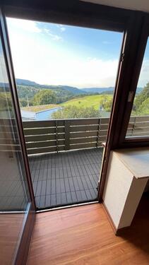 Foto - Einfamilienhaus in Ortsrandlage mit Balkon und Garage