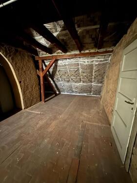 Foto - Dachboden ca. 170 m2 über 2. Obergeschoss Gelnhausen * zentral *