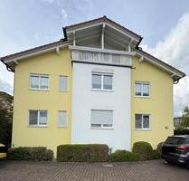 Zwei helle DG-Wohnungen mit 2 Zimmern auf 41 qm mit Stellplatz +Balkon + und toller Aussicht zu vermieten - Wetzlar Dutenhofen
