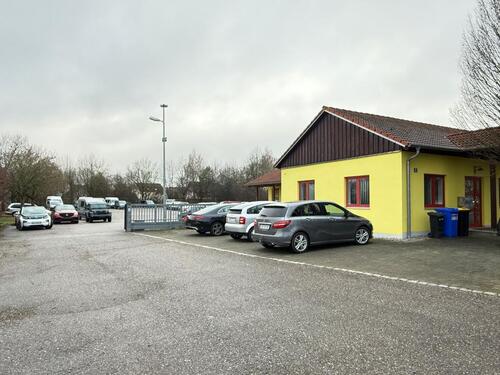 Foto - Autohaus Büro Ausstellungsflächen Gewerbegrundstück Autoplatz
