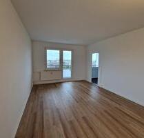 2-Zimmer-Wohnung mit Balkon, Aufzug und wunderschöner Aussicht zu vermieten! - Berlin Marzahn-Hellersdorf