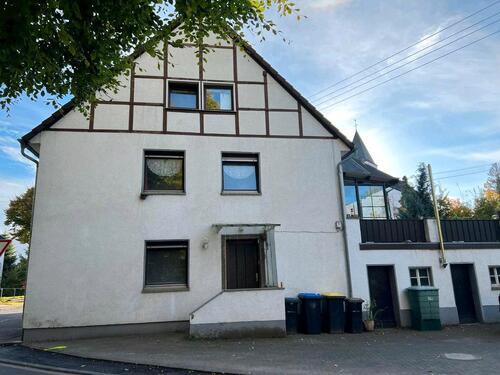 Foto - Einfamilienhaus mit großem Grundstück – renovierungsbedürftig