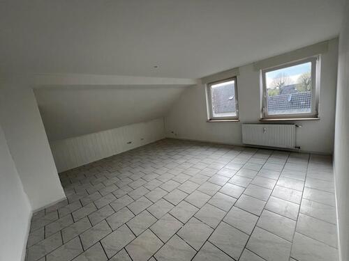 Foto - 5-Zimmer Dachgeschosswohnung - 1.012,00&nbsp;EUR Kaltmiete, ca.&nbsp; 95,00&nbsp;m&sup2;