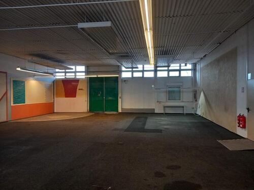 Foto - Lagerhalle Halle Ca. 220M² - 770,00&nbsp;EUR Kaltmiete, ca.&nbsp; 3,50&nbsp;m&sup2;