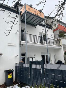 Foto - Voll sanierte 4,5-Zi.-EG-Wohnung mit eigenem Garten und Terrasse