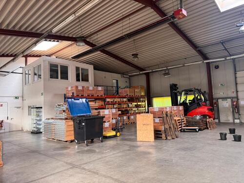 Foto - Halle mit Bürofläche zu vermieten