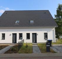 -Vermietung- 2024 errichtete Doppelhaushälfte (r. Seite) nahe HST - Steinhagen