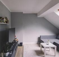 Charmante 2-Zimmer-Dachgeschosswohnung in stilvoller Altbauvilla – zentrale Lage mit Kinzigblick - Hanau