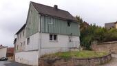 Foto - Wohnhaus mit Garage und Nebengebäude zu verkaufen