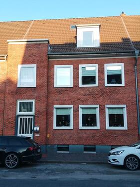 Foto - Reihenmittelhaus mit drei Wohneinheiten von Privat zu verkaufen