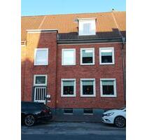 Reihenmittelhaus mit drei Wohneinheiten von Privat zu verkaufen - Emden Tholenswehr