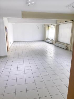 Foto - Gewerbefläche (Laden, Büro , Praxis ect.) mit Schaufenster, KS-Mi