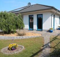 Altersgerecht: lichtdurchfluteter Bungalow mit attraktivem Garten - Schwerin Gartenstadt