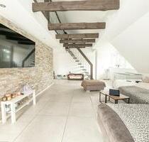 Hochwertige Dachgeschosswohnung mit Gartenanteil und atemberaubener Galerie. - Zeven