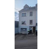 Handwerkerhaus in ruhiger Lage - 50.000,00&nbsp;EUR Kaufpreis, ca.&nbsp; 198,00&nbsp;m&sup2; in Püttlingen (PLZ: 66346)