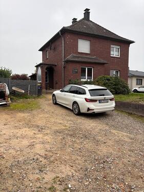 Foto - Gemütliches Einfamilienhaus mit Doppelgarage und Pool