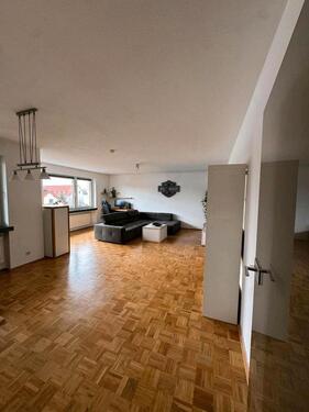 Foto - Helle 2,5-Zimmer Wohnung mit EBK, Garage & Großer Loggia