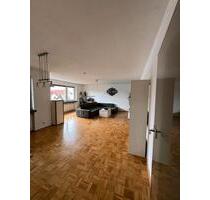 Helle 2,5-Zimmer Wohnung mit EBK, Garage & Großer Loggia - Bielefeld Sennestadt