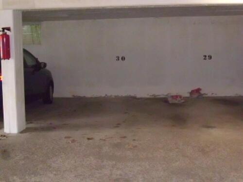 Foto - Tiefgaragenstellplatz - 70,00 EUR Miete,