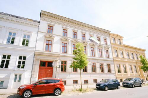 Foto - 1-Zimmer-Wohnung mit Küchenzeile & Bad in historischer Villa WG