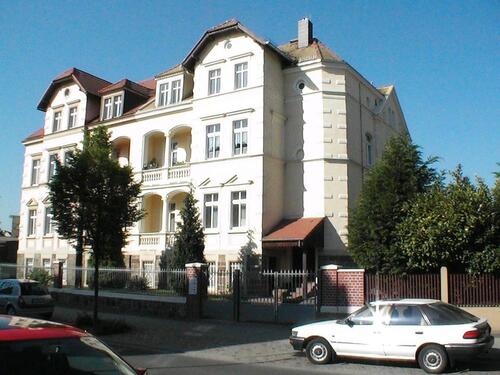 Foto - In dieser Villa werden zwei Wohnungen für Mieter angeboten