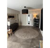 Großzügige 5-Zimmer-Wohnung mit Garage und eingezäuntem Garten - Marne