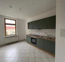 helle zentral gelegene renovierte Zweiraumwohnung mit Einbauküche - Leisnig