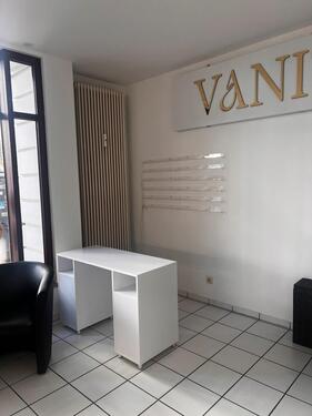Foto - Fläche für Nageltisch in Friseursalon zu