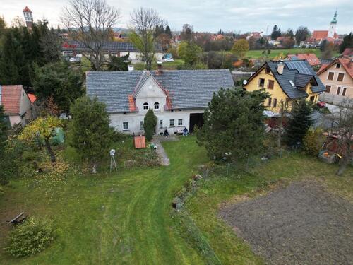Foto - Haus im Riesengebirge mit großem Grundstück und Bergblick