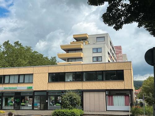 Foto - Modernisierte 2-Zimmerwohnung mit Balkon u. Stellplatz Aufzug
