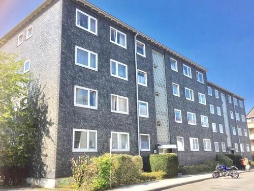 Foto - Frisch renovierte 4-Zi.-Whg. mit Tageslichtbad und Balkon