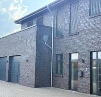 Gewerbe Immobilie + Wohnung in Brinkum, Stuhr